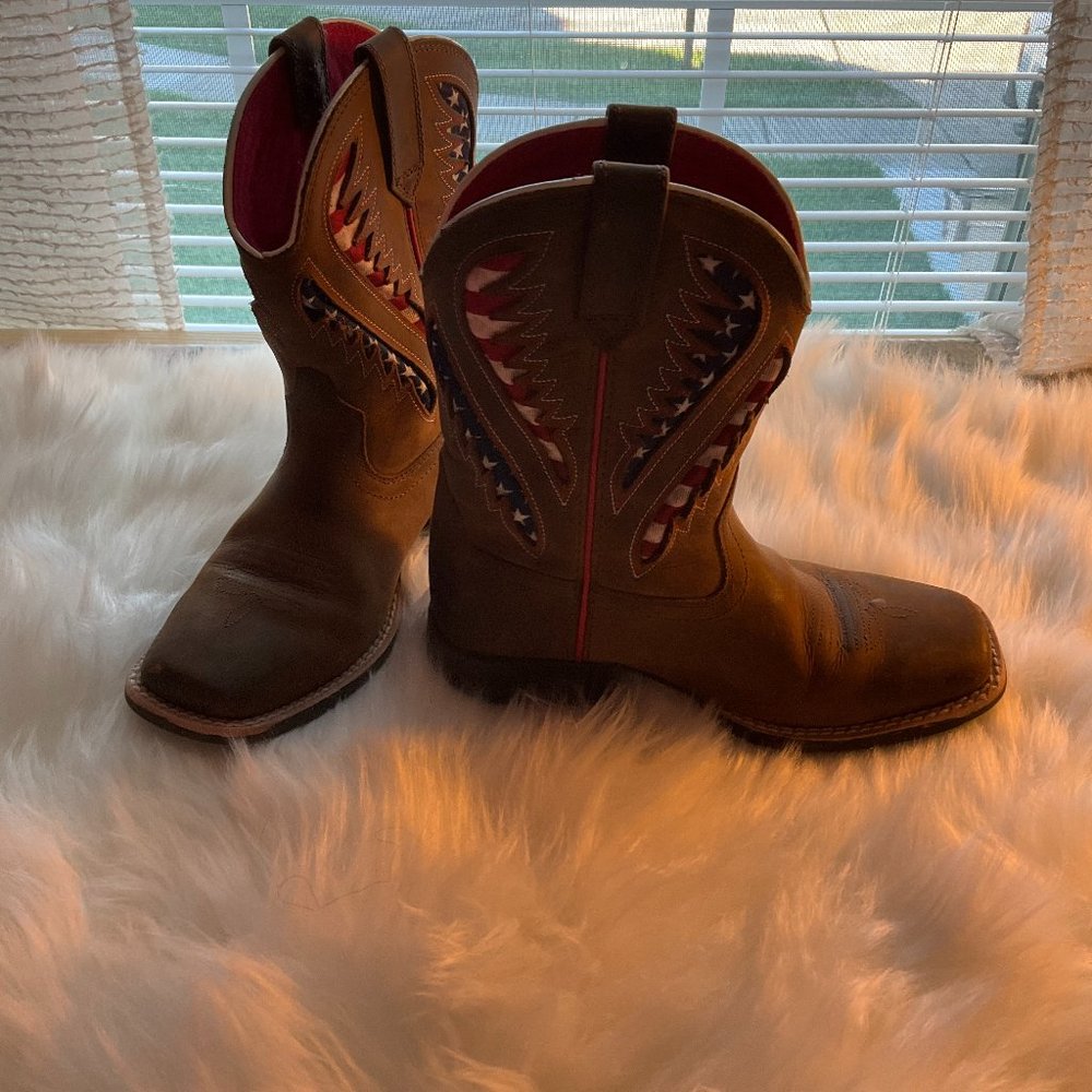 Ariat Boy Boots -used